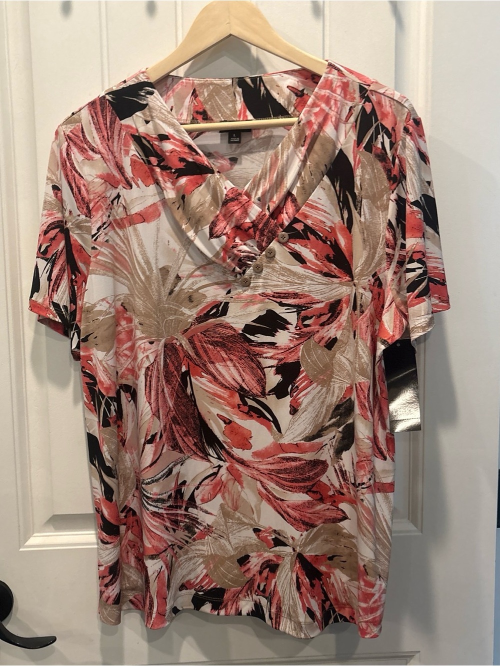 Women's tropical Floral V-Neck Short Sleeve Top - Coral Multi size L NWT